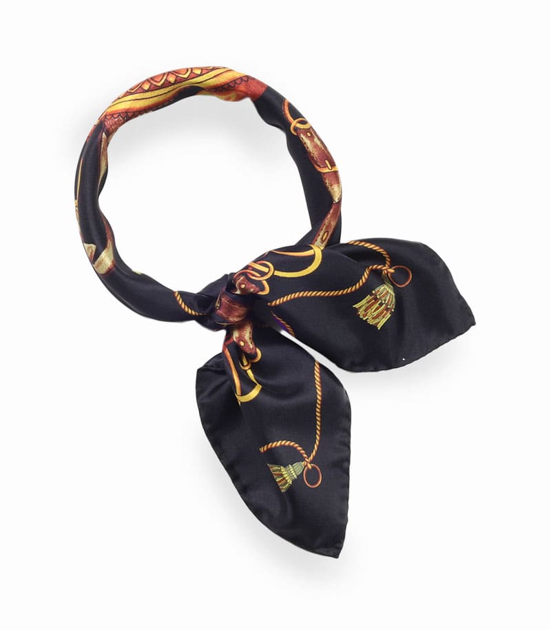 Mała włoska czarna apaszka jedwabna z eleganckim wzorem 65x65 Marina D'este