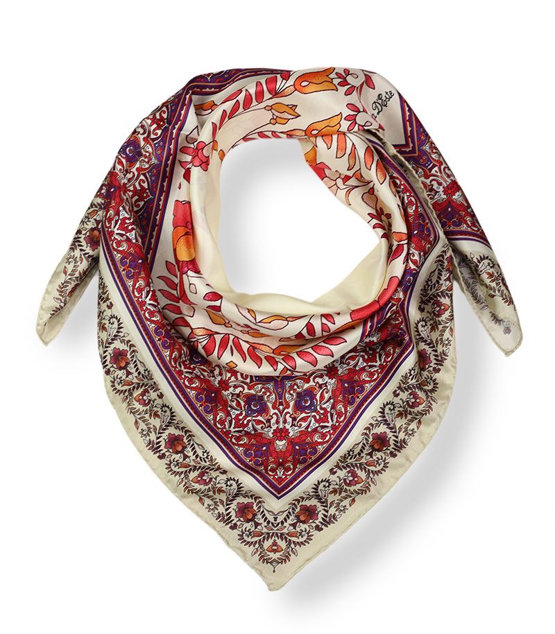 apaszka-jedwabna-w-kolorze-czerwonym