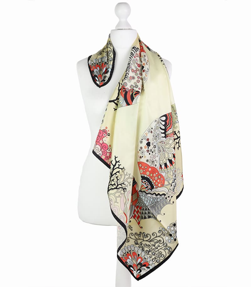 Kremowa apaszka jedwabna koniki morskie 90x90cm.