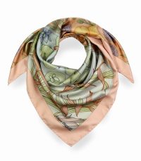 alt="Łososiowa apaszka damska 90x90 Laura Biagiotti z roślinnym wzorem elegancka włoska"