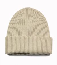 alt="Ciepła czapka kaszmirowa beżowa damska puszysta i elegancka"