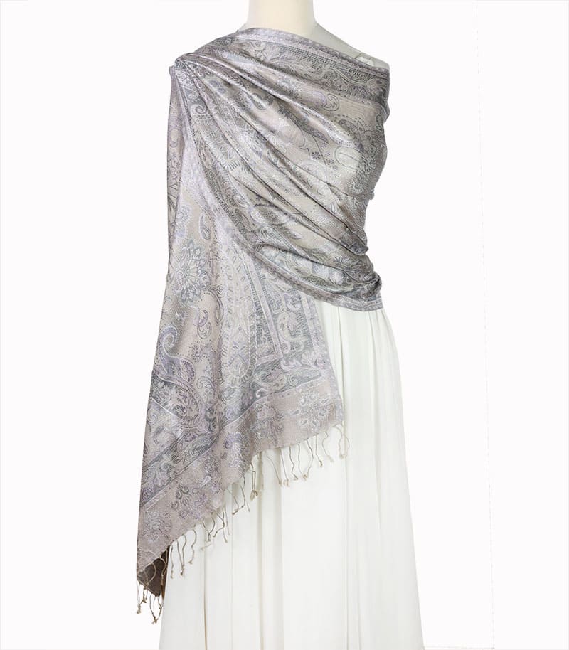 alt="Stylowy beżowy szal jedwabny paisley 100% jedwab naturalny damski wieczorowy 70x200"