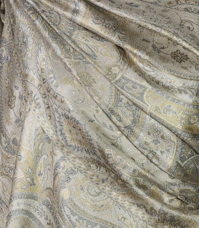 alt="Stylowy beżowy szal jedwabny paisley 100% jedwab naturalny damski do płaszcza 70x200"