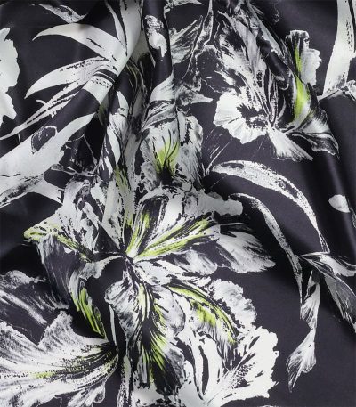 Mała włoska czarna apaszka jedwabna z eleganckim wzorem 65x65 Marina D'este