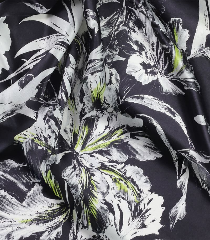 Mała włoska czarna apaszka jedwabna z eleganckim wzorem 65x65 Marina D'este