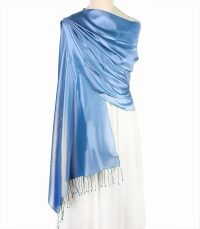 Szal jedwabny niebieski jednokolorowy do sukienki wieczorowy.