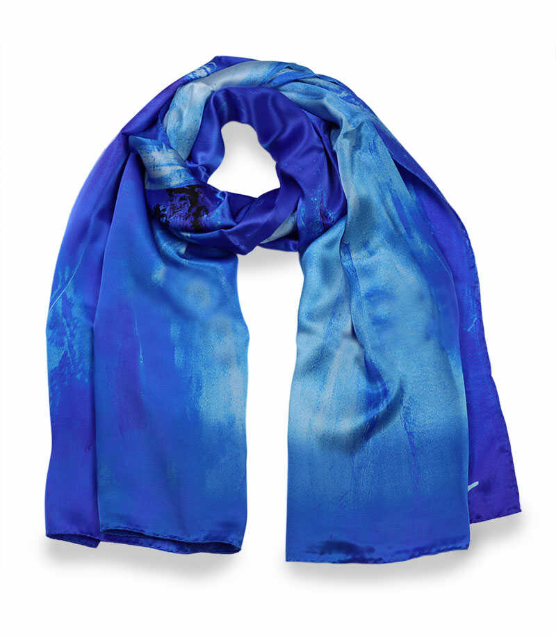 szal-jedwabny-w-kolorze-niebieskim