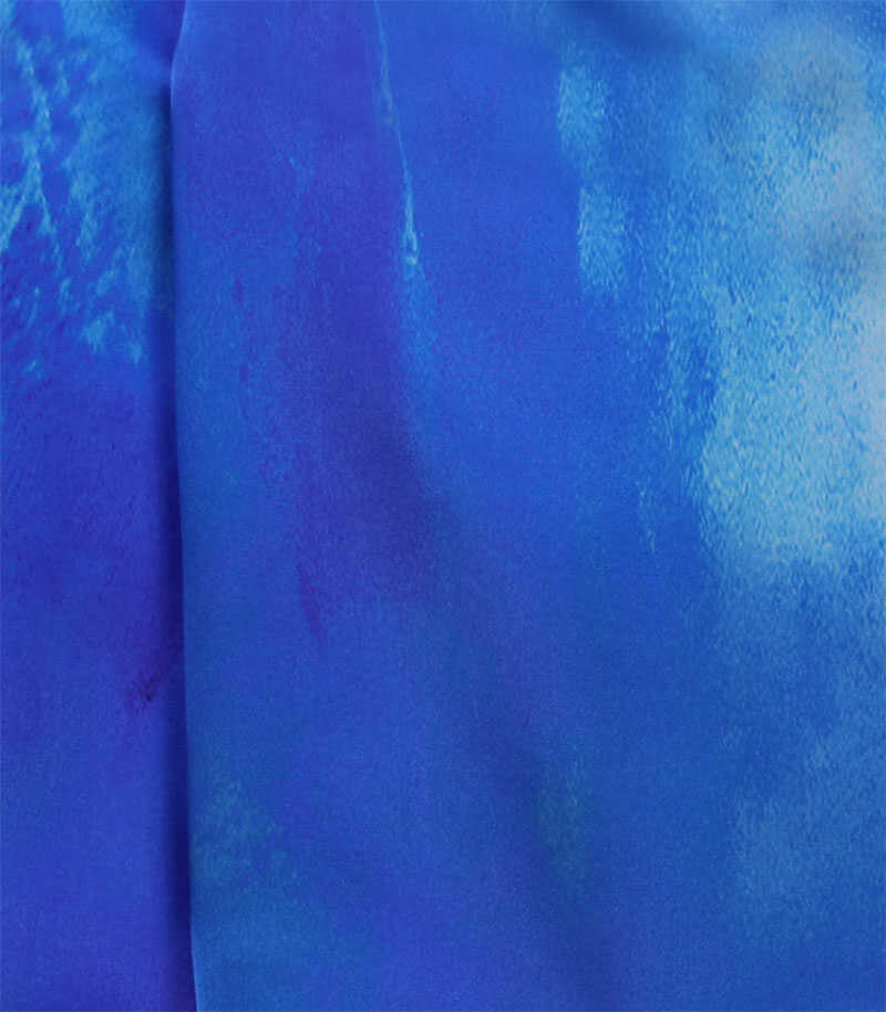 szal-jedwabny-w-kolorze-niebieskim