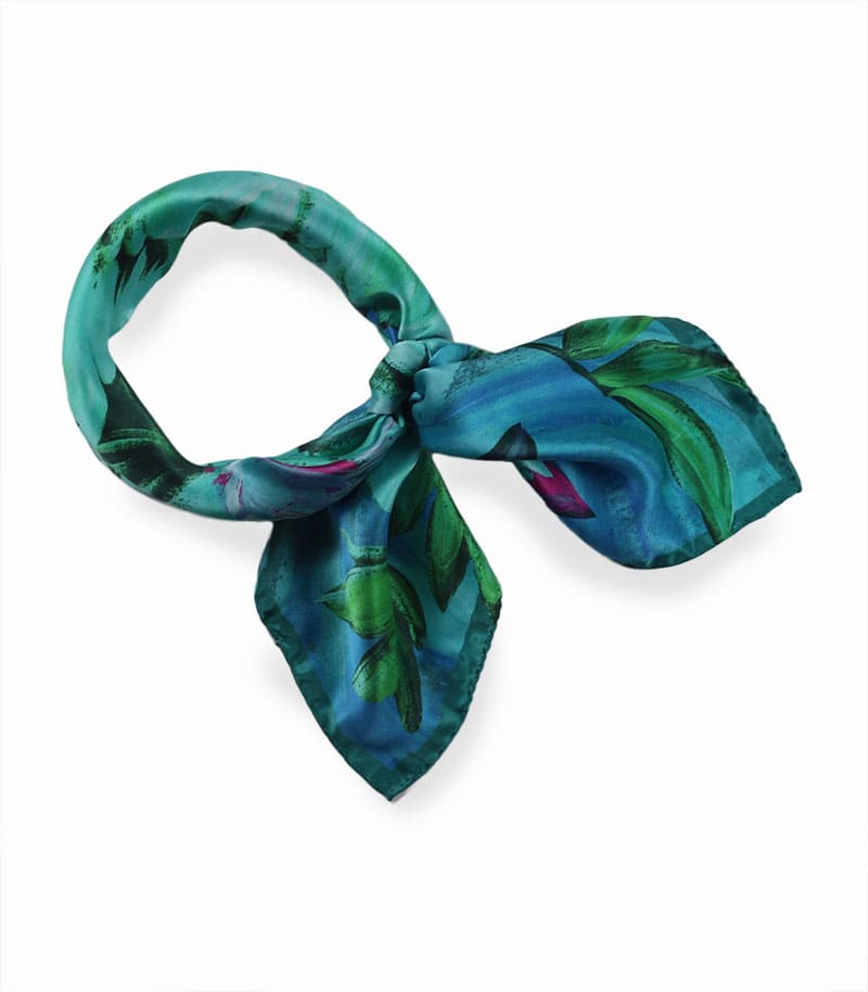 Elegancka mała jedwabna apaszka włoska turkusowa 65x65 z kwiatowym wzorem