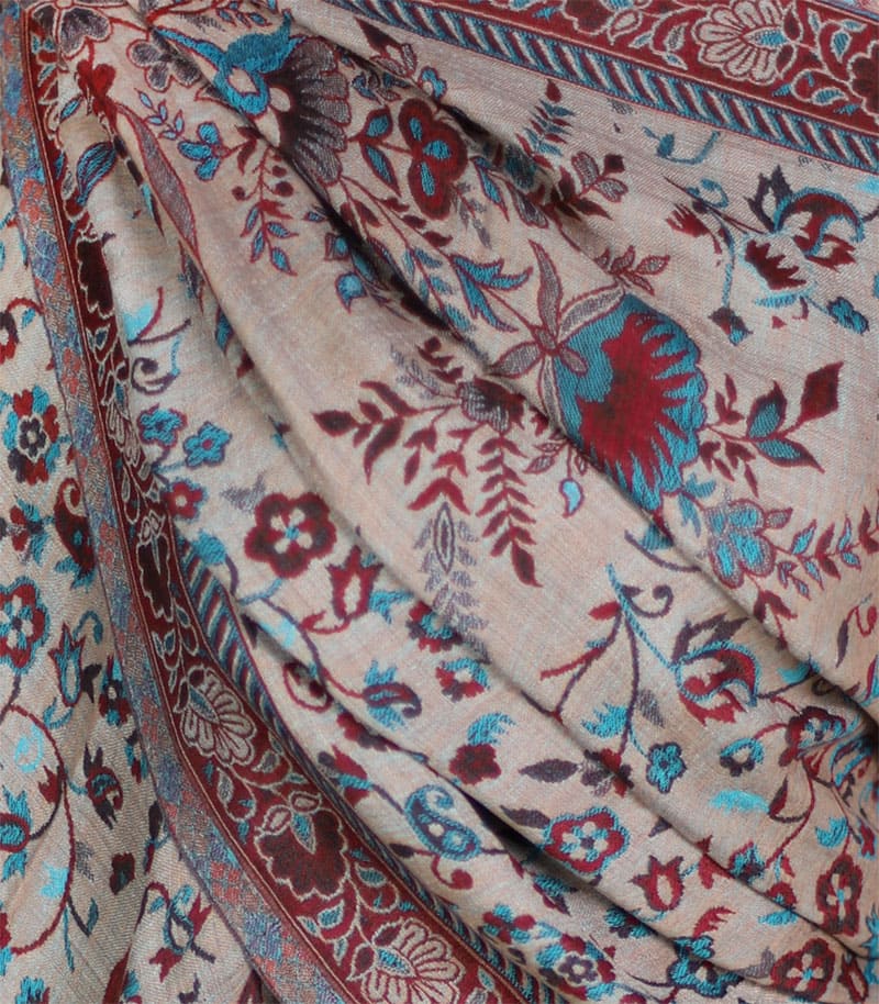 "Duży szal wełniany beżowy damski 70x200 cm z eleganckim wzorem, idealny do jesienno-zimowych stylizacji"
