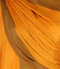 szal-welniany-w-kolorze-piasków-Sahary