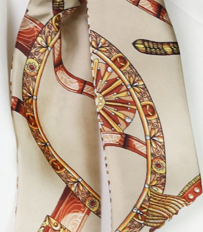 Beżowy szalik jedwabny twilly beżowy z eleganckim wzorem 6x105cm