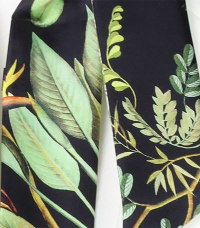 Czarny szalik jedwabny twilly z florystycznym wzorem włoski 6x105cm