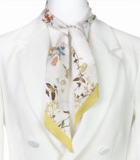 Elegancka apaszka twilly z jedwabiu włoska kremowa kwiatowa