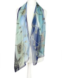 alt="szalik jedwabny damski niebiesko-zielony elegancki, lekki szal z naturalnego jedwabiu, włoski styl Marina D’Este na wiosnę i lato"