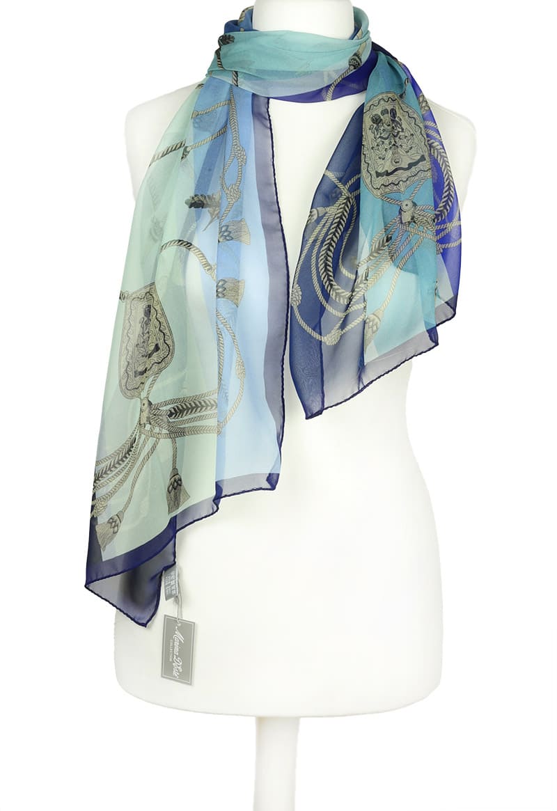 alt="szalik jedwabny damski niebiesko-zielony elegancki, lekki szal z naturalnego jedwabiu, włoski styl Marina D’Este na wiosnę i lato"